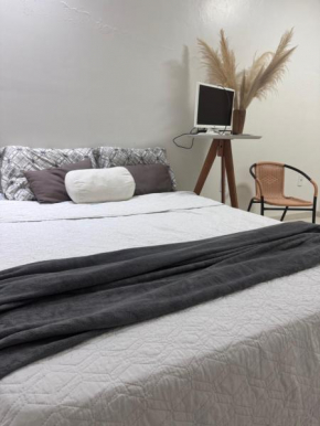 Quarto confortável e prático